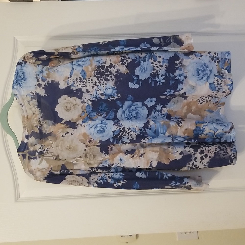 Time and True Blue Rose Print Long Sleeve Top Size 16-18 - Picture 2 of 7